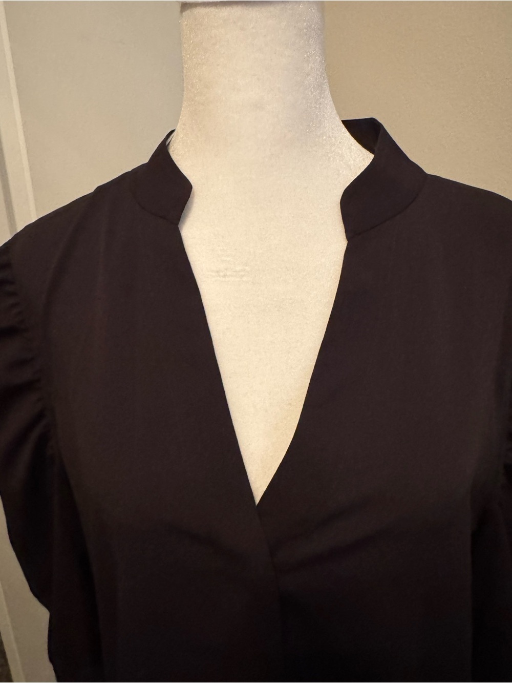 NWT! White House Black Market Black V-Neck Puff Sleeve Blouse Sz. 12 - Picture 3 of 7